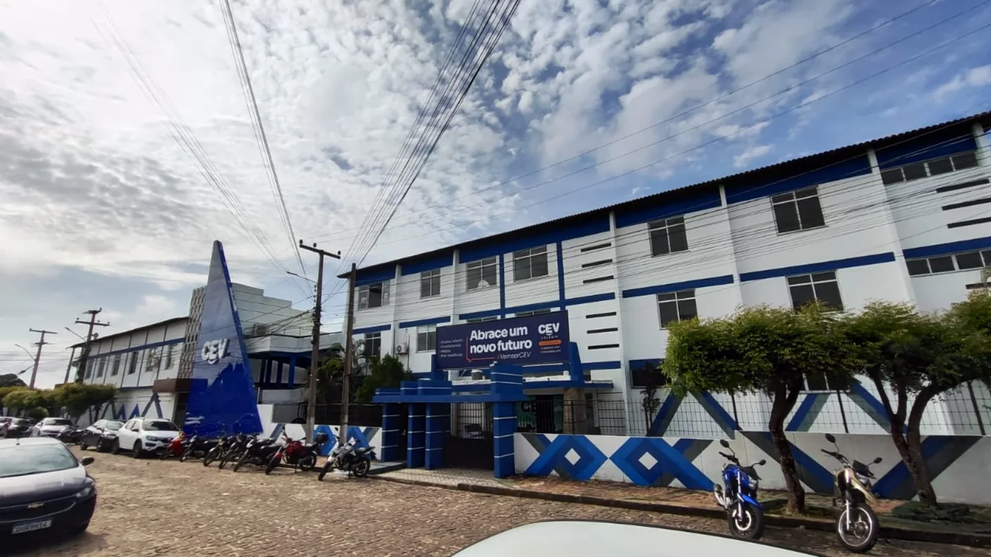 Fachada do CEV Colégio Parnaíba