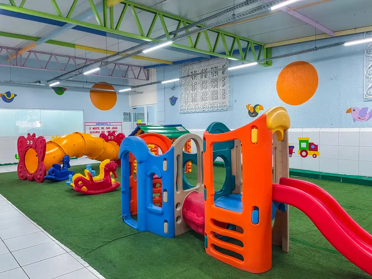 Playground coberto da Educação Infantil do CEV Colégio Frei Serafim