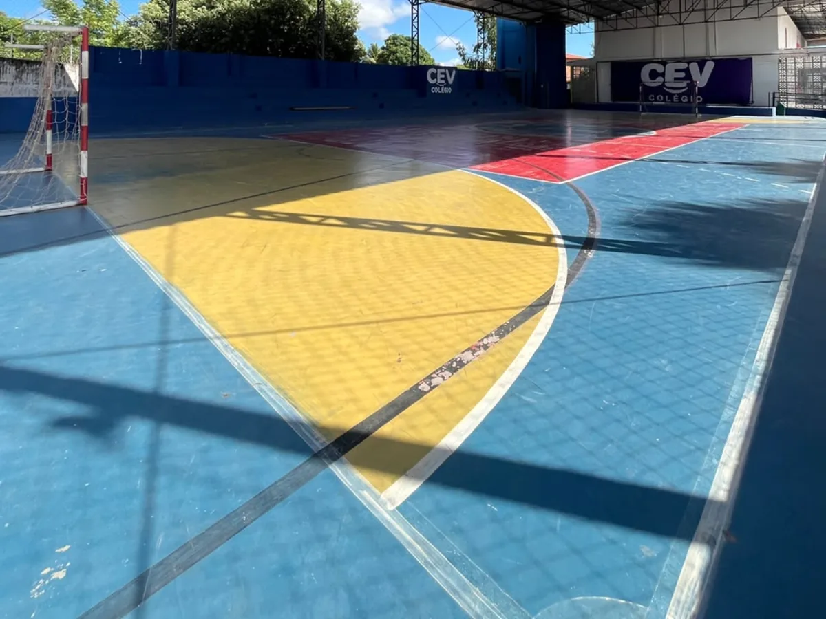 Quadra poliesportiva coberta do CEV Colégio Parnaíba